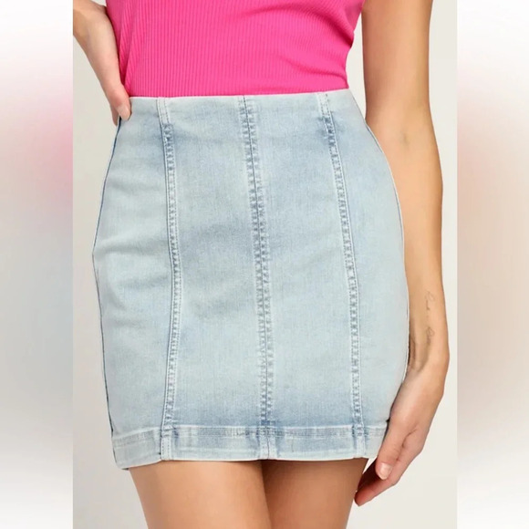 Free People Modern Femme Denim Mini Skirt - Light Wash - Size 6 - NWT - Picture 1 of 9